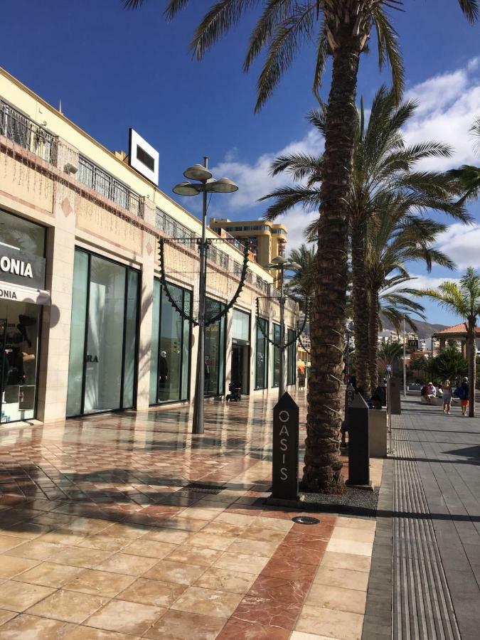 Apartamento En Playa Las Vistas - Torres Del Sol Arona  Eksteriør billede