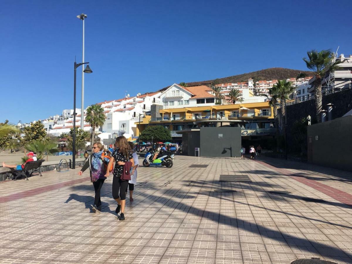 Apartamento En Playa Las Vistas - Torres Del Sol Arona  Eksteriør billede